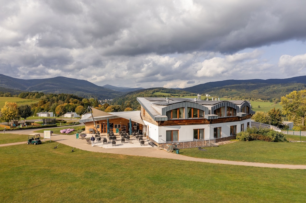 Grund Resort Golf & Ski — hotel in Mlade Buky