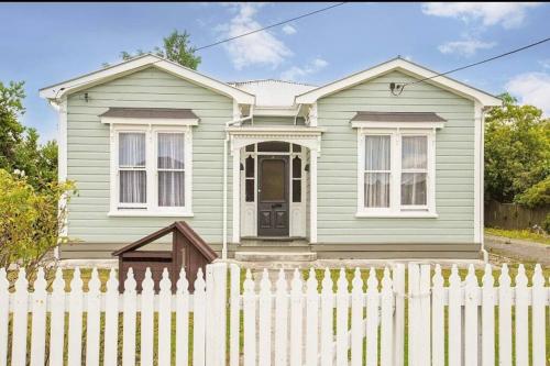 Villa Retreat — 4-Star Luxury Hotel in Masterton, New Zealand