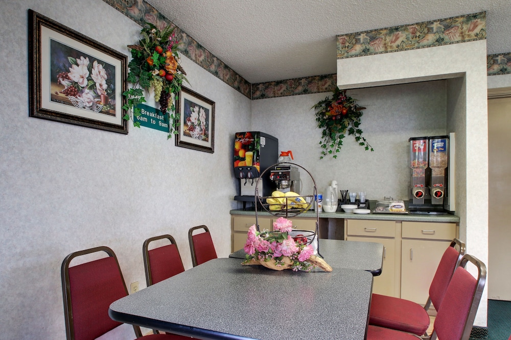 Key West Inn Montgomery - photo 15