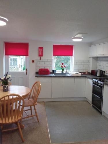 Salty Smiles Cottage — 4-Star Luxury Hotel in Penzance, United Kingdom