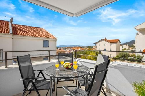 Apartments Tim & Klara Sunny Cres Island — 4-Star Luxury Hotel in Cres, Croatia