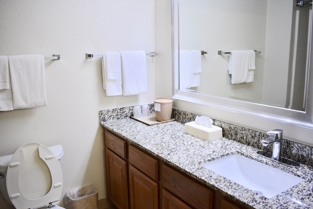 MainStay Suites Cedar Rapids North Marion - photo 36