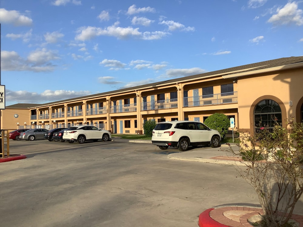 Texas Inn Weslaco - photo 70