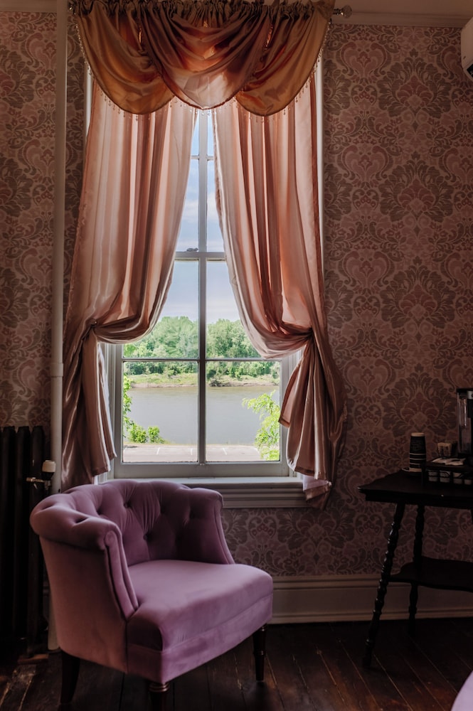 White House Hotel - photo 19