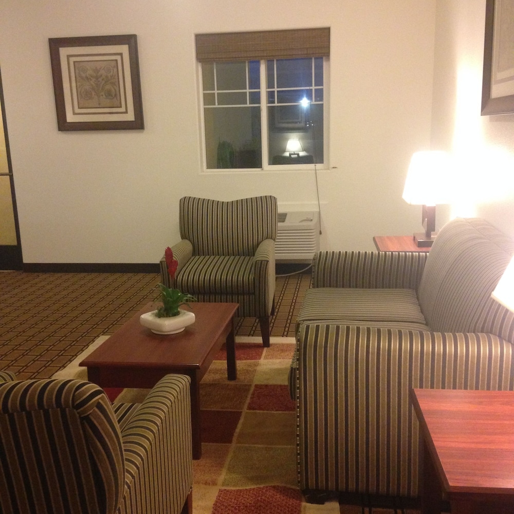 America Inn & Suites - photo 3