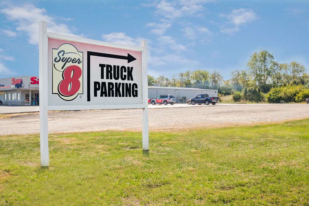 Super 8 by Wyndham Maysville KY - photo 2