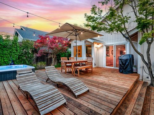 Spacious Oasis Hot Tub Backyard Garden 3BR 2BA in Sonoma, United States
