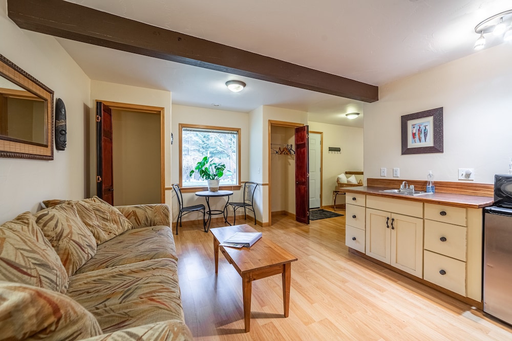 The Islander Inn - photo 25
