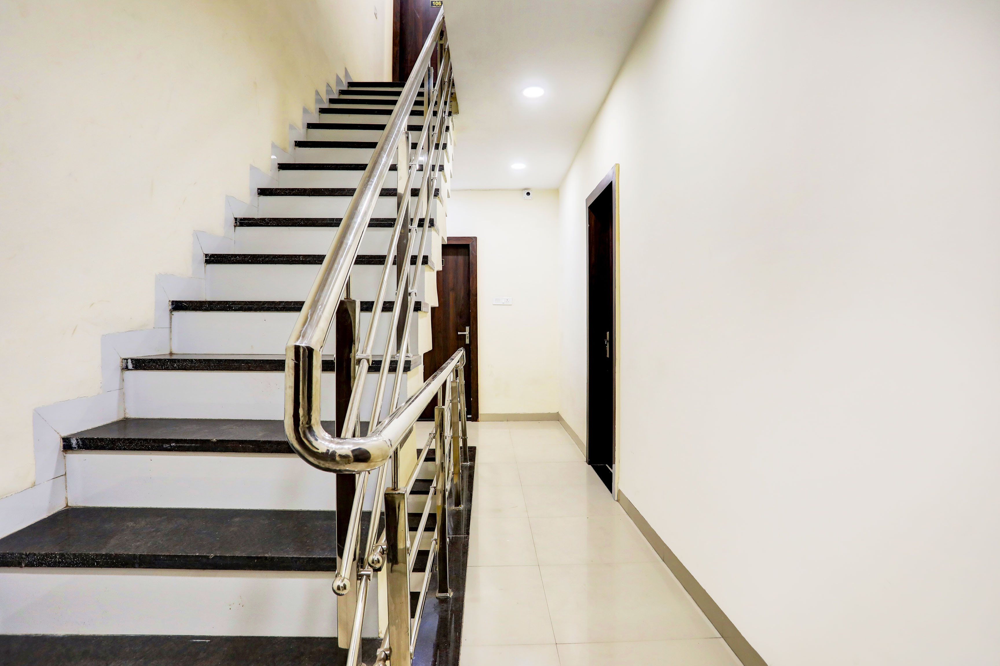 Spot On Hotel Shree Ji — Dewas
