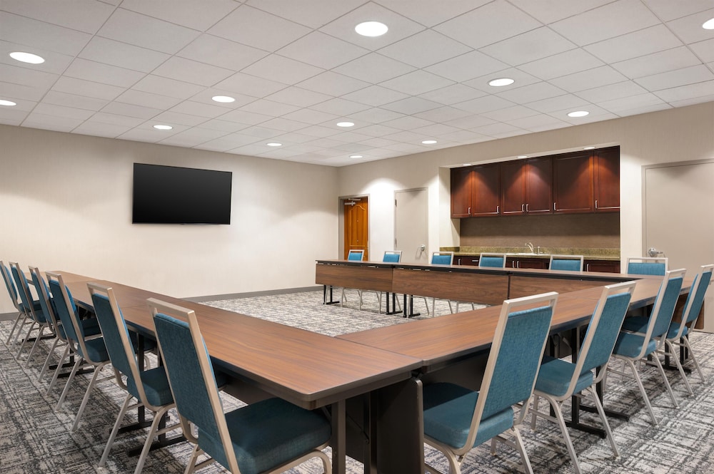 Hampton Inn & Suites Wilkes Barre Scranton - photo 32