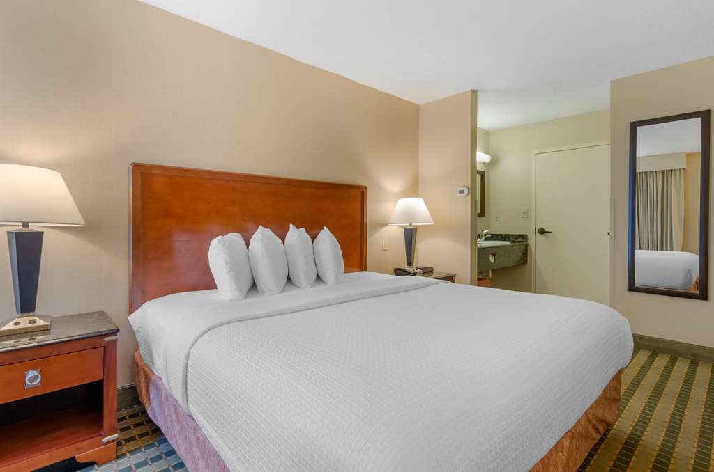 Best Western North Roanoke - photo 13