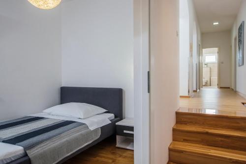 Holiday cottage Kokic — 4-Star Luxury Hotel in Donji Prolozac, Croatia