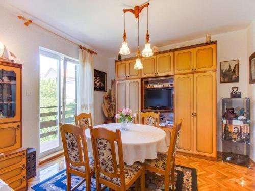 Apartment Blamax with Terrace and Sea View — 4-Star Luxury Hotel in Mali Losinj, Croatia
