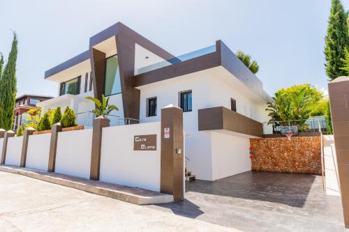Cubo's Villa Elena — 4-Star Luxury Hotel in Alhaurin El Grande, Spain