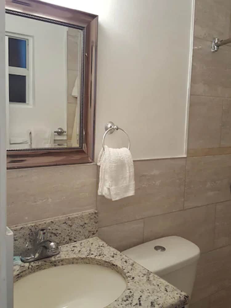 Three Oaks Motel - photo 10