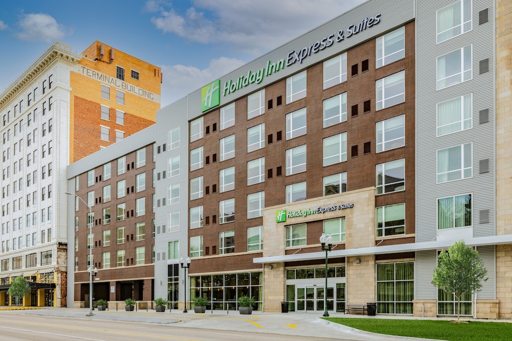 Holiday Inn Express & Suites Lincoln Downtown - featured photo
