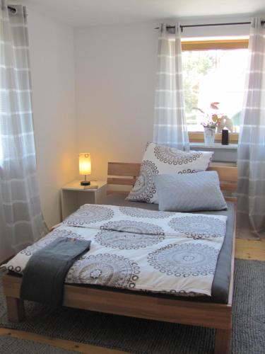 #5 Sonniges helles komf Einzelzimmer mit WG Bad W Lan frei Airport nah gelegen — hotel near Memmingen Allgau Airport