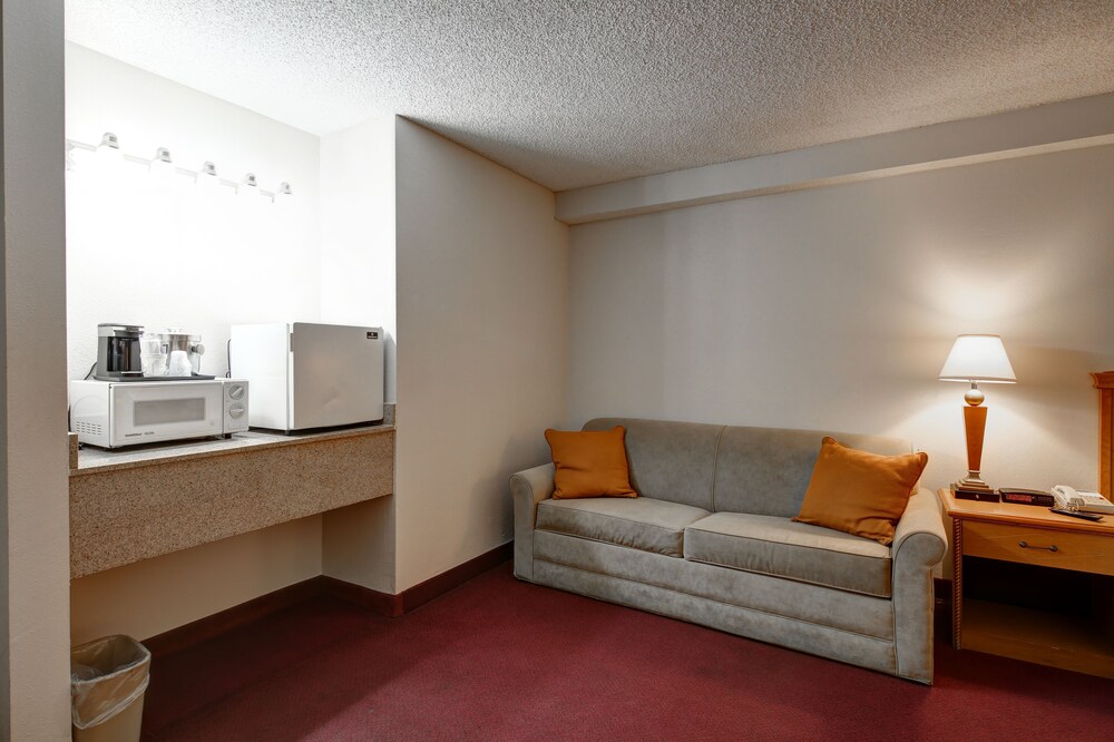 Stanton Inn & Suites - photo 17
