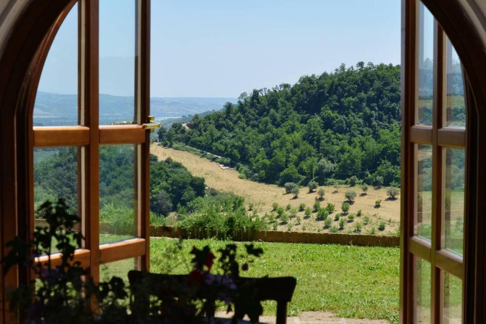 Torre Del Melograno With Heated Pool — hotel in Castiglione In Teverina