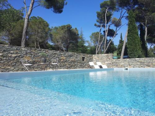 Les Pins — Laure Minervois