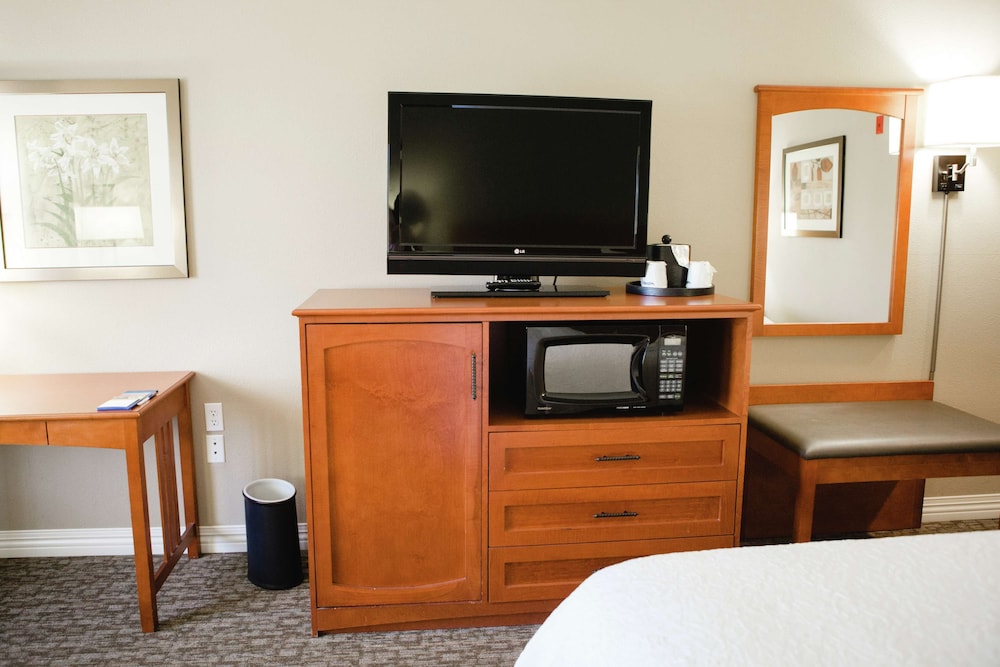 Hampton Inn Mitchell - photo 8