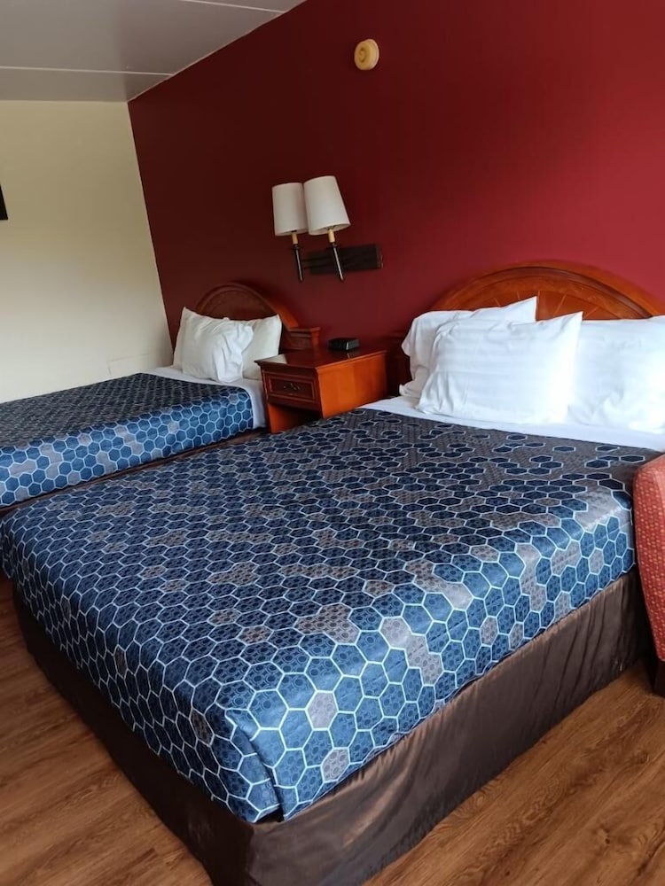 Econo Lodge Northeast - photo 14