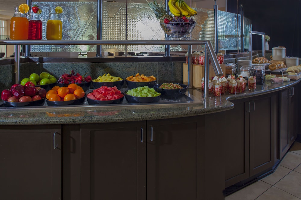 Embassy Suites by Hilton Phoenix Scottsdale - photo 49