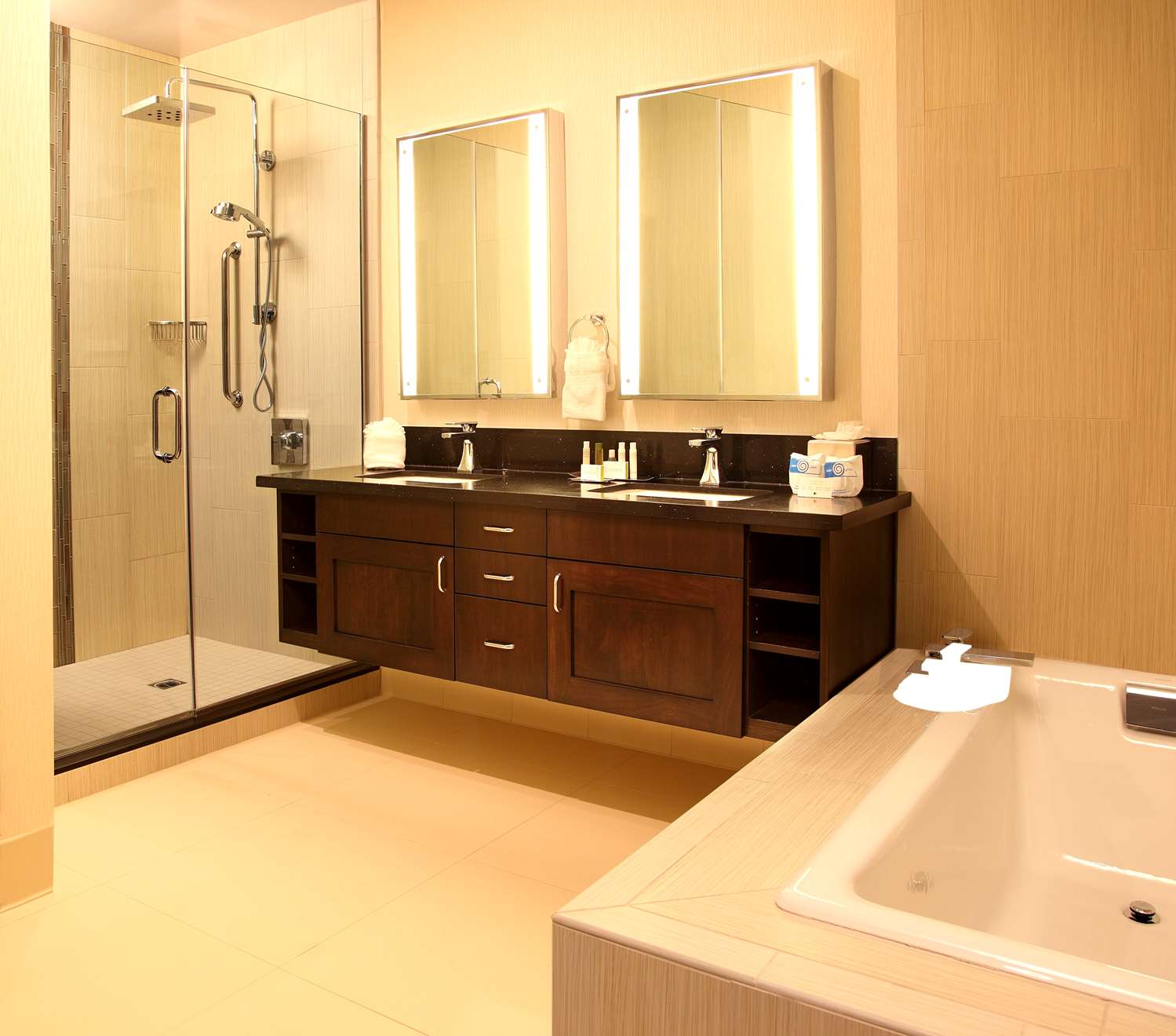 DoubleTree by Hilton Claremont - photo 38