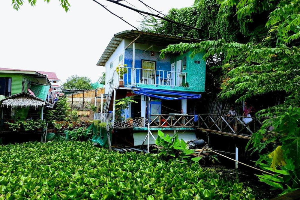New Phiman Riverview Guesthouse Hostel