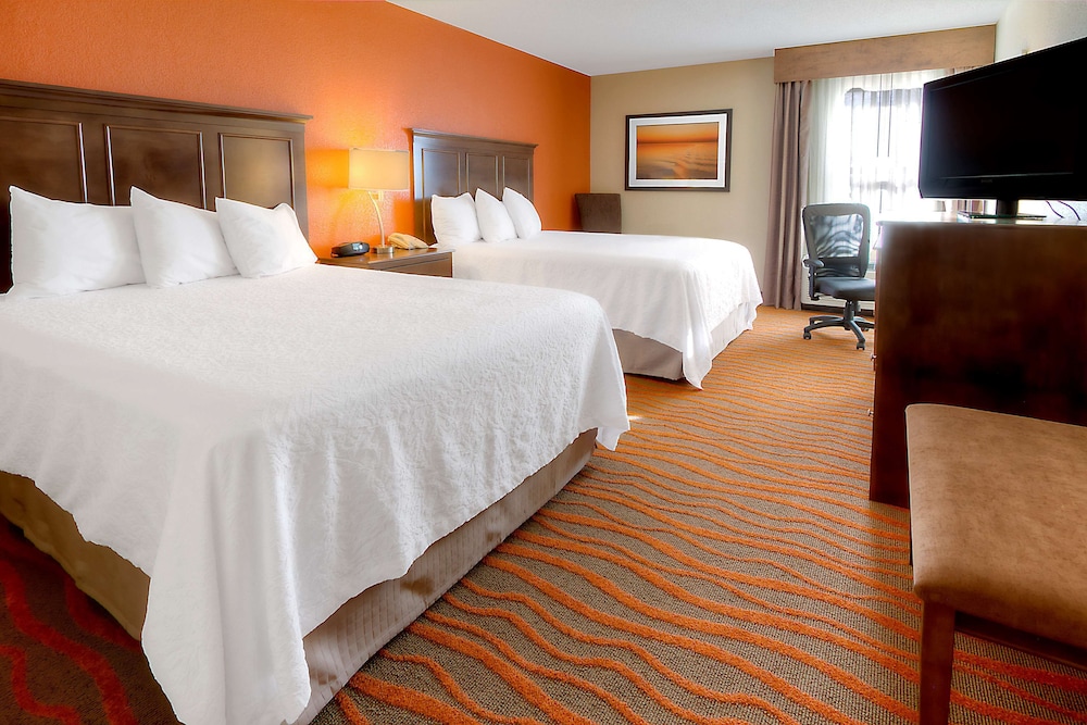 Hampton Inn Russellville - photo 12