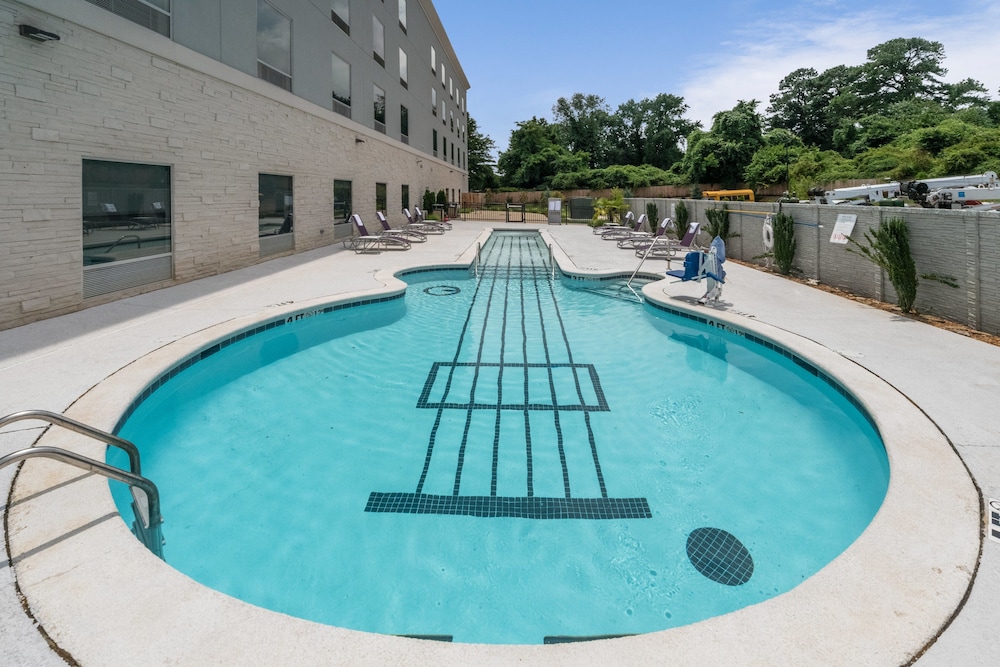 Holiday Inn Express & Suites Memphis Arpt Elvis Presley Blv by IHG - photo 5