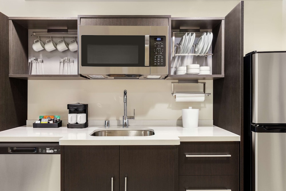 Home2 Suites by Hilton Milwaukee West - photo 16