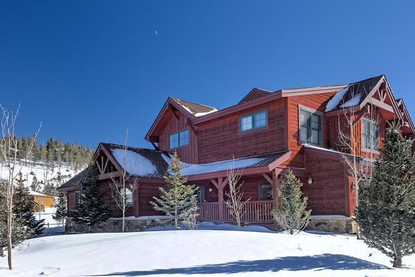 Beautiful Unit in Quiet Area W Shuttle To Slopes in Breckenridge, United States