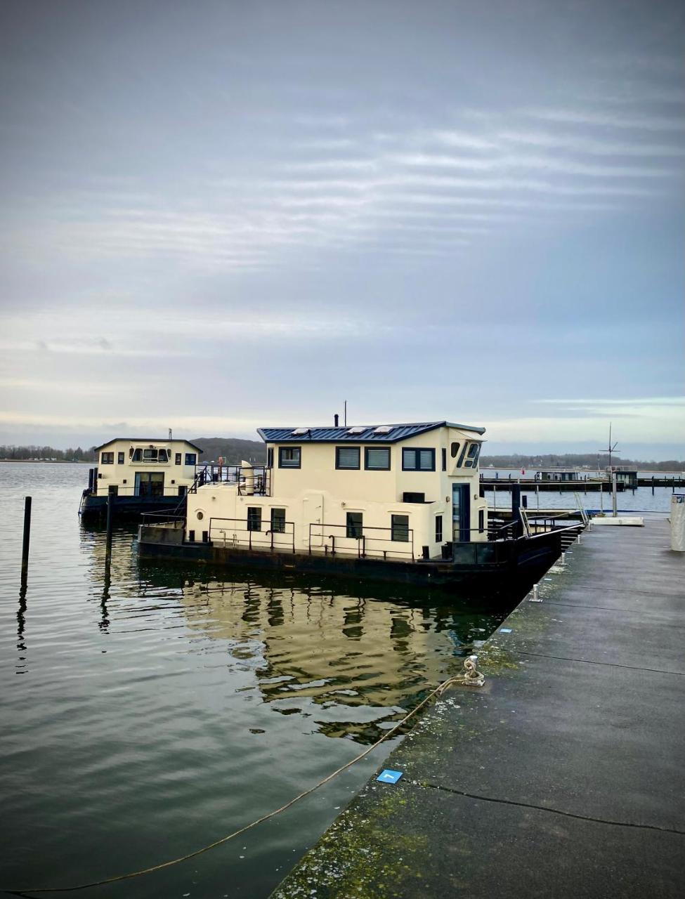 Island Dreams Hausboote Groth Rhin — Schleswig