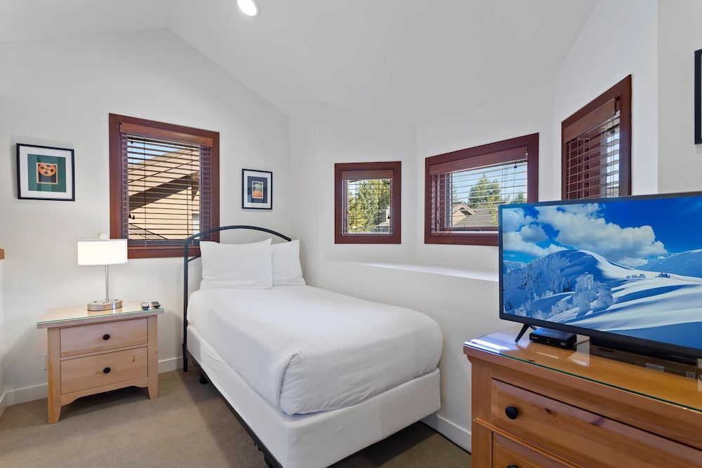 Abode at Lakeside - photo 2