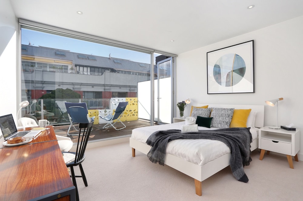 StayCentral Collingwood Penthouse on Oxford — 4-Star Luxury Hotel in Melbourne, Australia