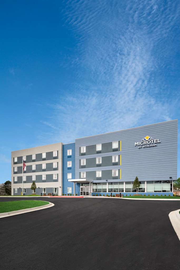Microtel Inn & Suites by Wyndham Hot Springs - photo 7