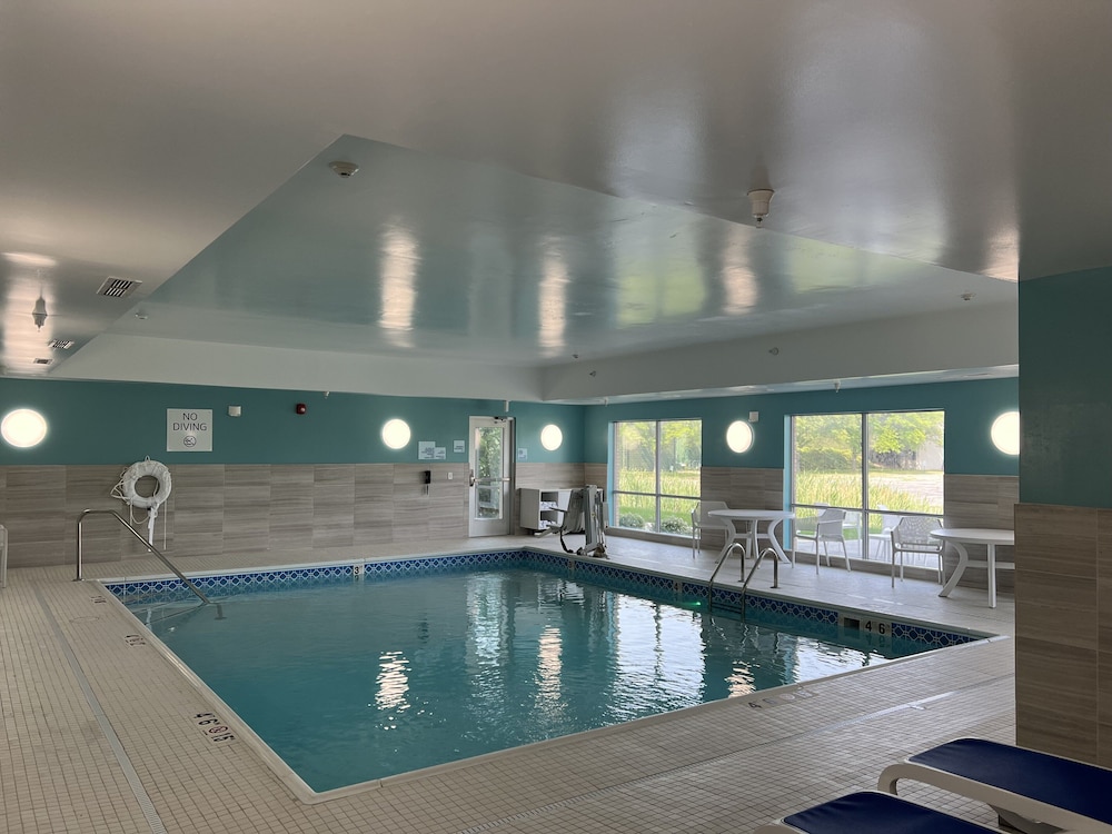 Holiday Inn Express & Suites Michigan City by IHG - photo 10