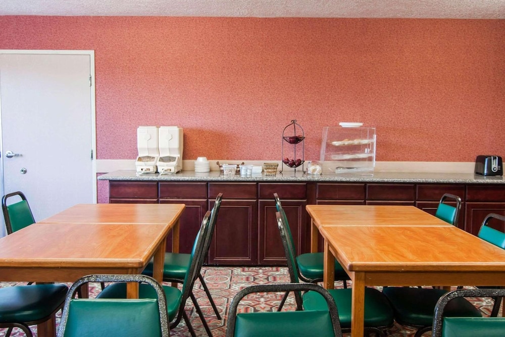Bridgeway Inn & Suites Sublimity - photo 34