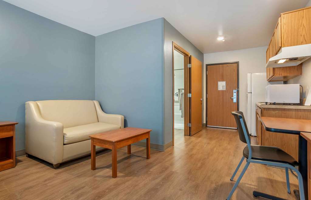 Extended Stay America Select Suites Pensacola Northeast - photo 17