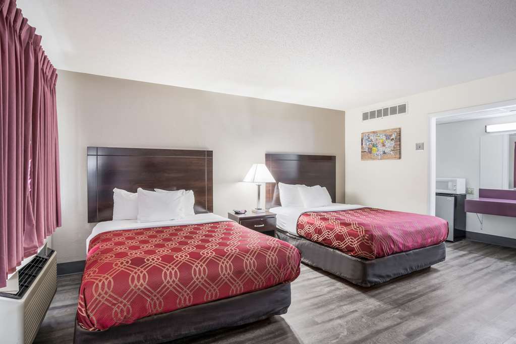 Econo Lodge Cameron - photo 13