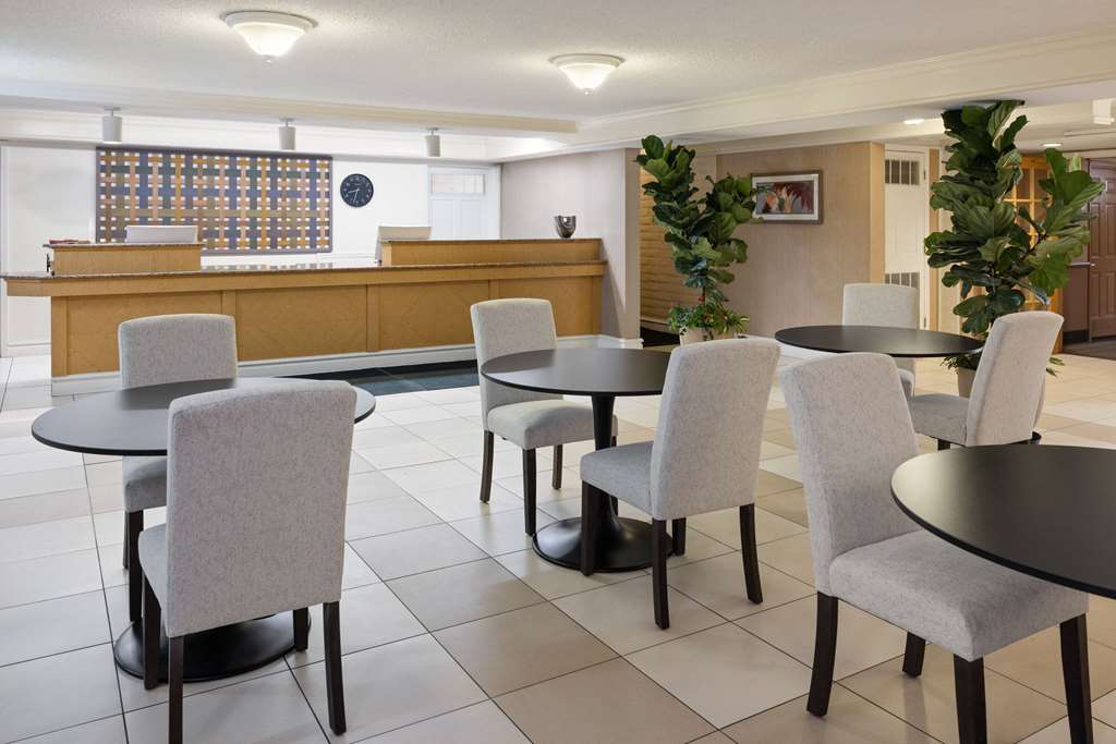 La Quinta Inn by Wyndham Pittsburgh Airport - photo 10