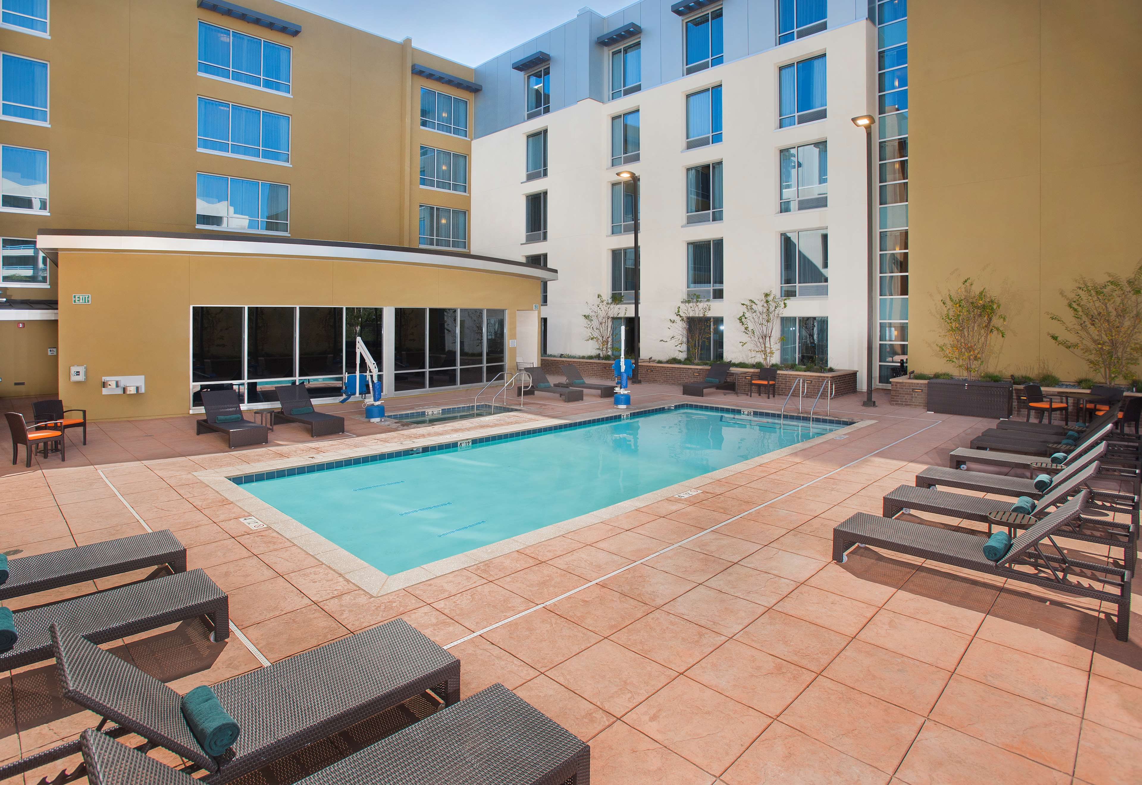 Hilton Garden Inn Burbank Los Angeles - photo 7