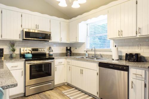 Nanas Nest by Oak Island Accommodations - photo 36