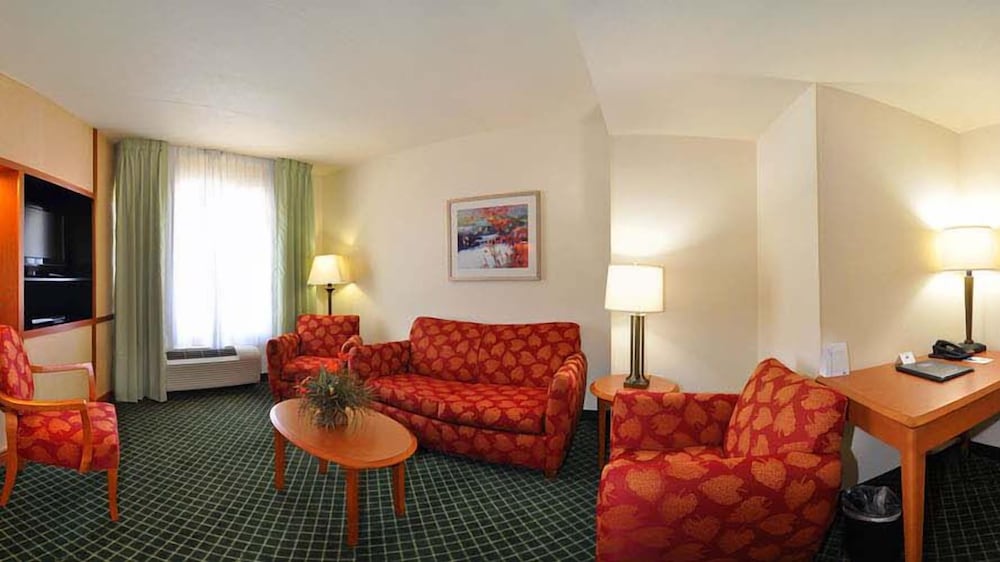 Fairfield Inn & Suites Marianna - photo 22