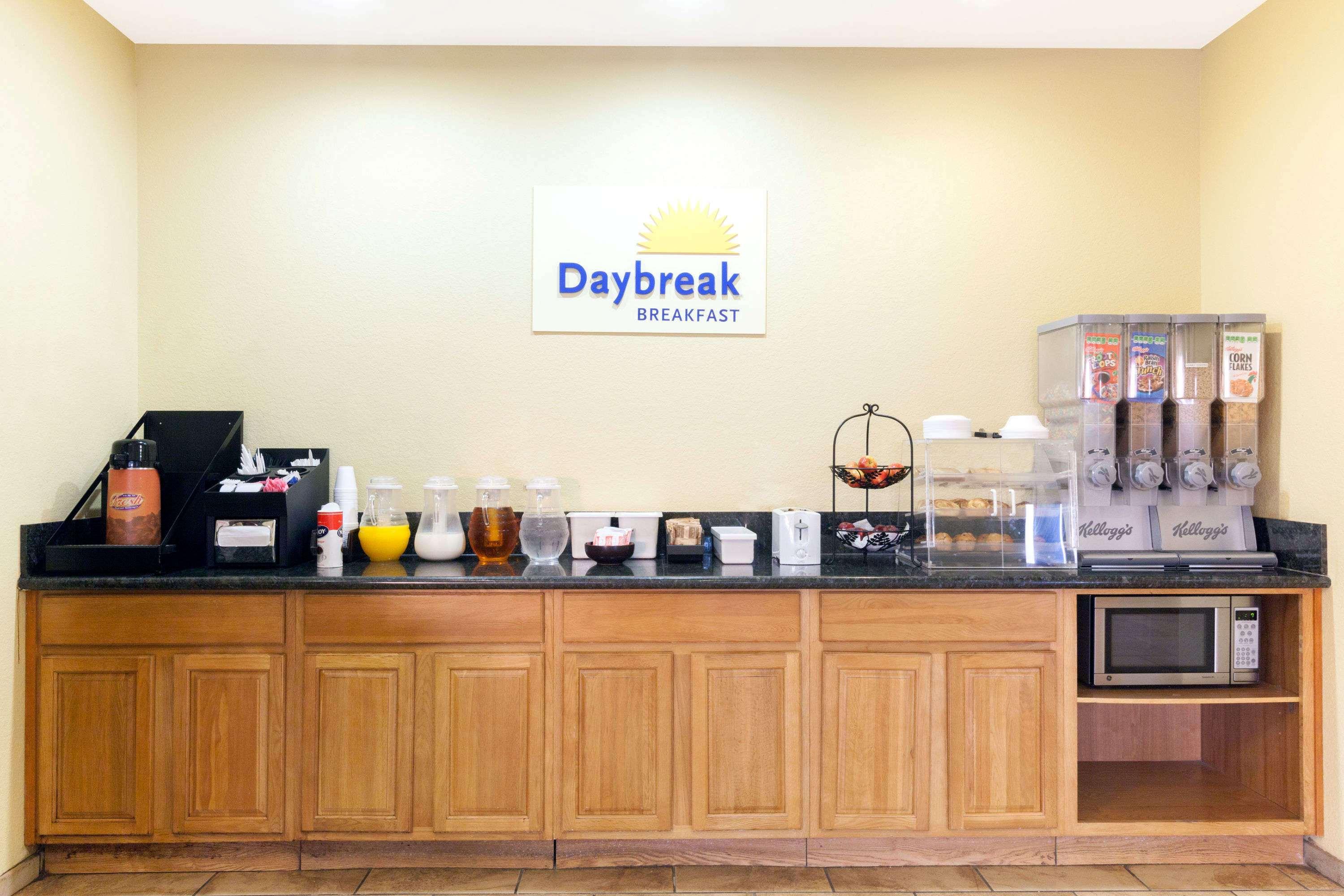Days Inn by Wyndham San Antonio at Palo Alto - photo 22