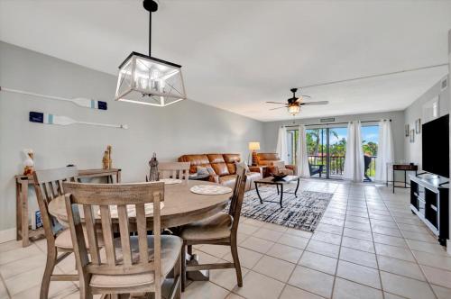 Mahi Manor by Cheerful Rentals — 4-Star Luxury Hotel in Bradenton, United States