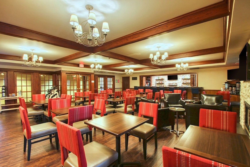 Comfort Suites Milwaukee Airport - photo 55
