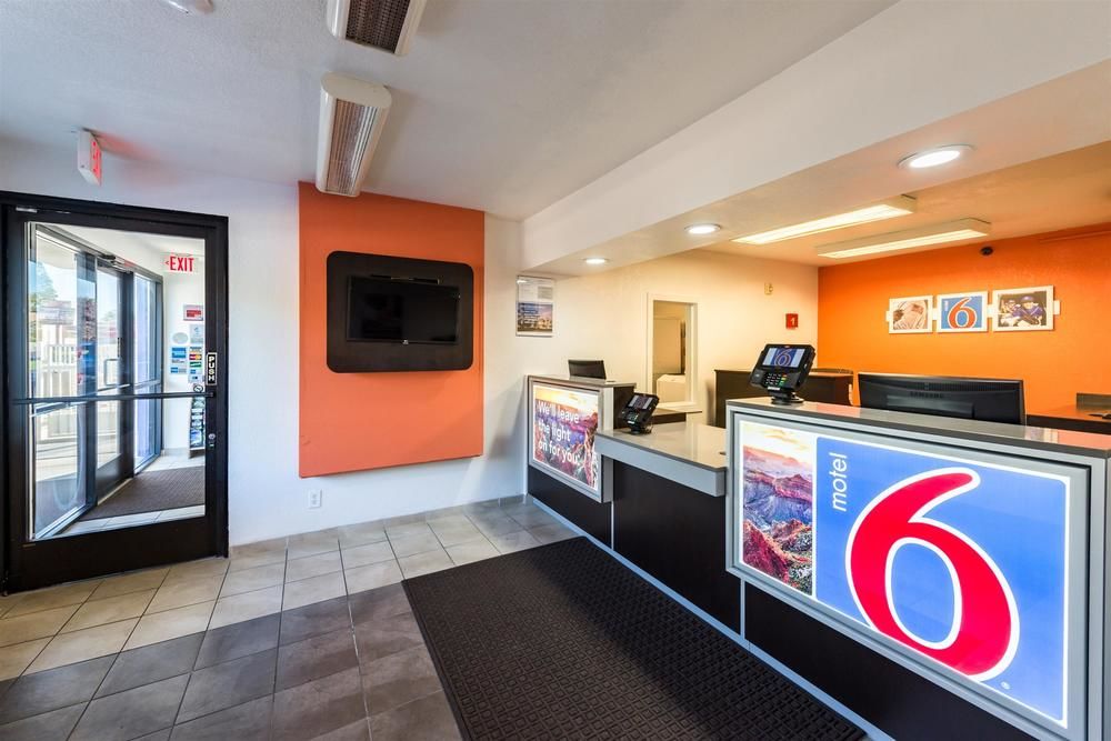 Motel 6 Reno West - photo 2