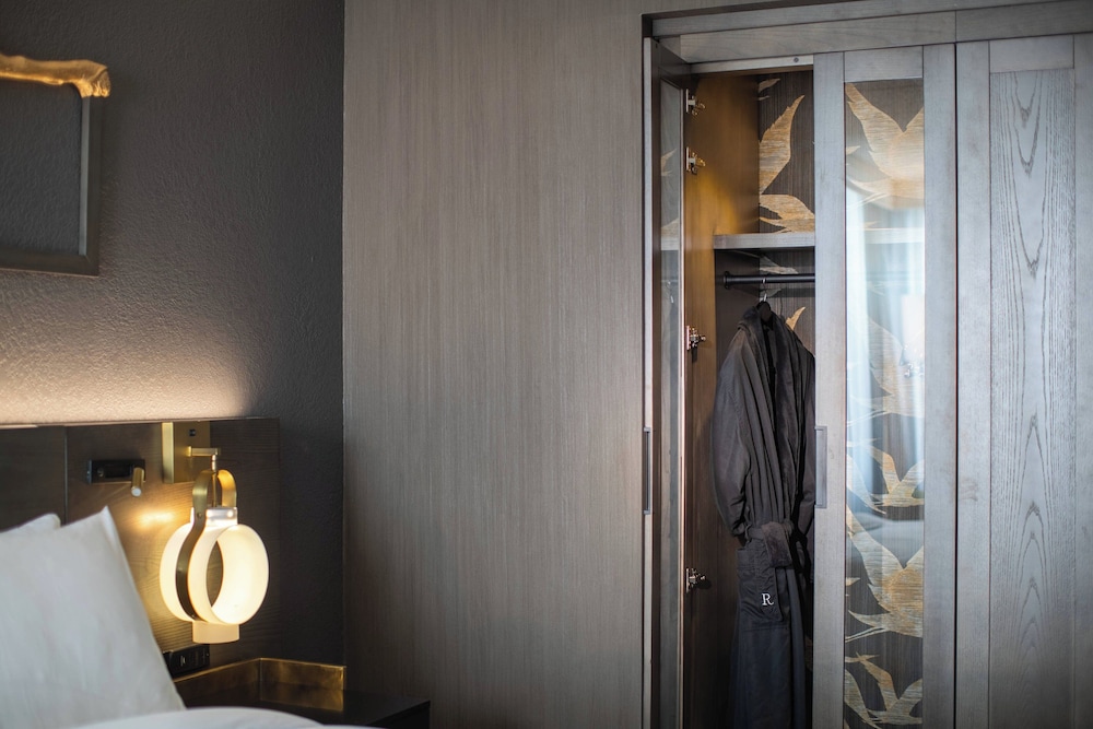 Renaissance Chicago North Shore Hotel - photo 11